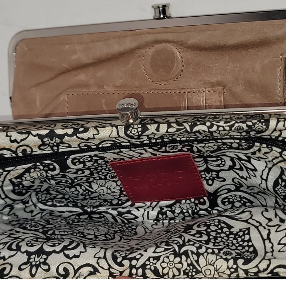 HOBO Lauren Clutch-Wallet - Picture 6 of 9